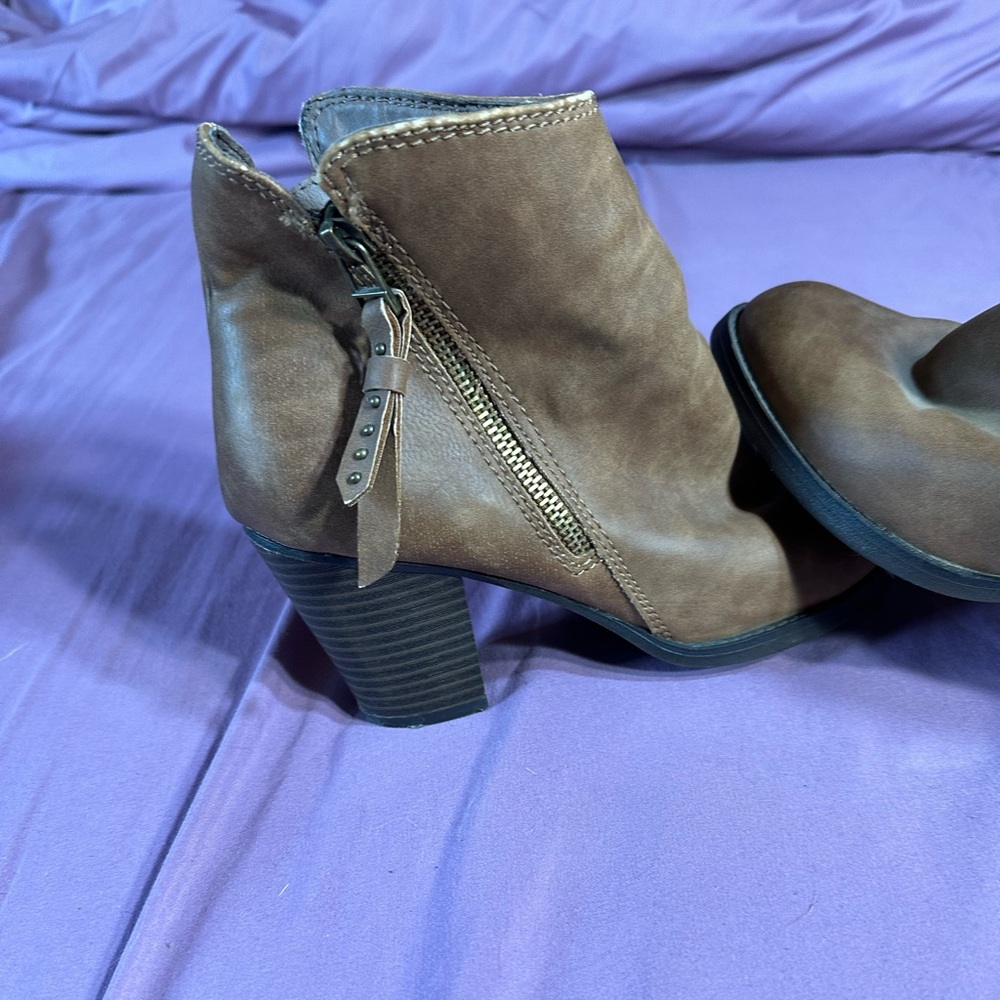 Target size 7 heeled booties super adorable and comfortable!! - Picture 9 of 9